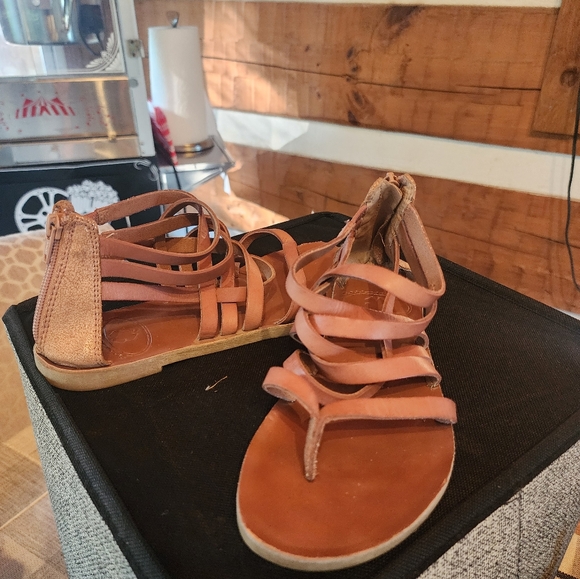 13 pairs of sandals/heels/booties. All in excellent shape. From 71/2-8 sizes. - Picture 7 of 13